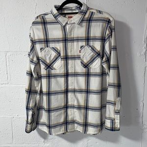 Levi’s Button Down Flannel Size Medium